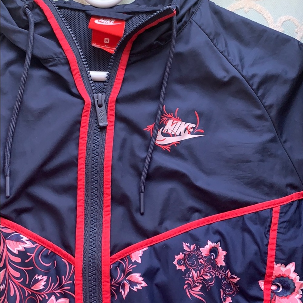 NIKE WINDBREAKER